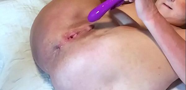  Hot MIlf Gets Her Pussy Stretched Wide Has Big Squirting Orgasm
